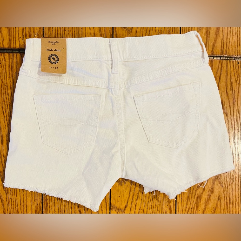 NWT Abercrombie Kids White Midi Short, size 11/12, zipper/button closure